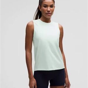 License to train classic fit tank